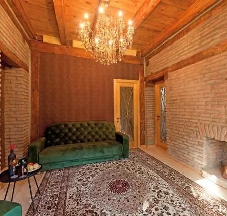 Green Door Тбилиси Екстериор снимка