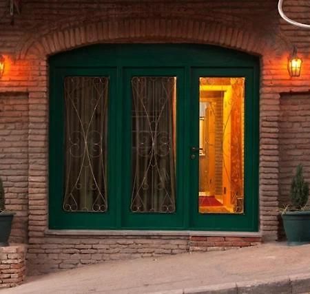 Green Door Тбилиси Екстериор снимка