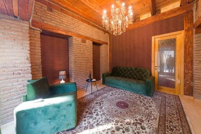 Green Door Тбилиси Екстериор снимка