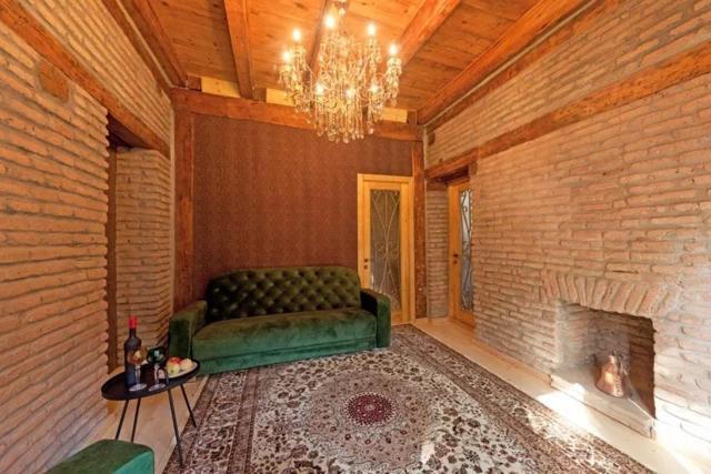 Green Door Тбилиси Екстериор снимка